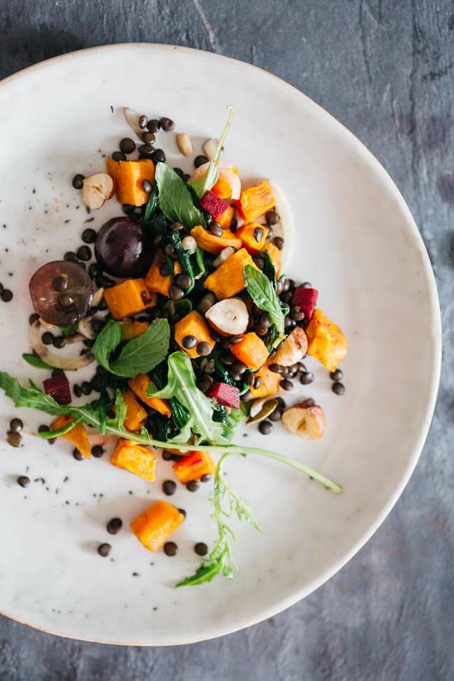 Rich autumn salad with lentils, roasted pumpkin and grapes, loaded with antioxidants and fiber | TheAwesomeGreen.com