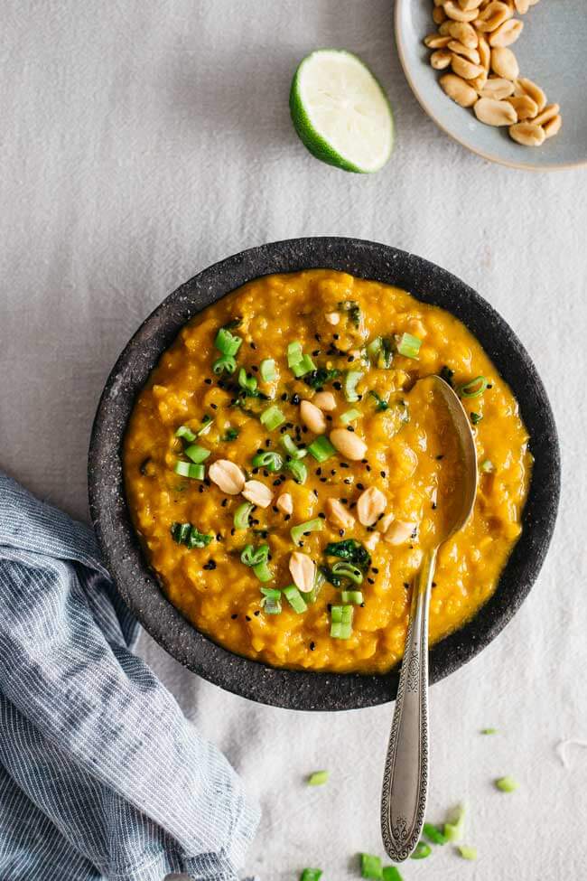 Sweet potato and kale stew, with creamy peanut butter and green onion | TheAwesomeGreen.com