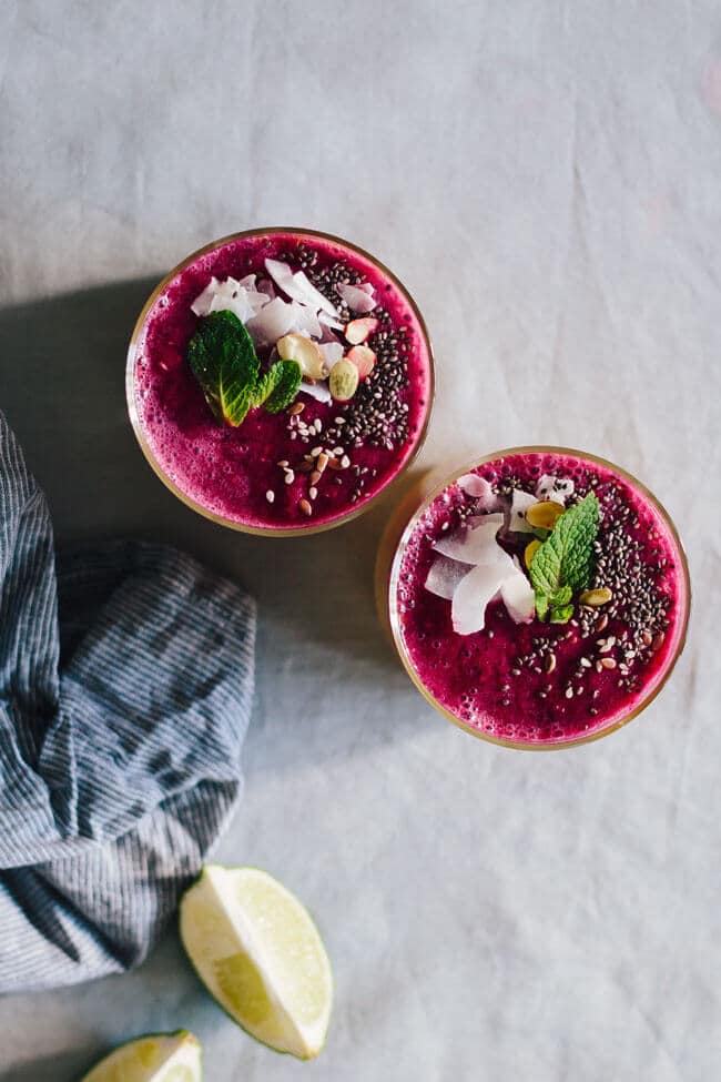 Pink immunity-boosting smoothie with beets, berries and pomegranate #detox | TheAwesomeGreen.com