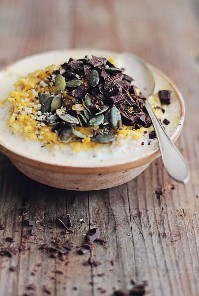 Pumpkin spice, chocolate and oatmeal for the perfect Christmas porridge | TheAwesomeGreen.com
