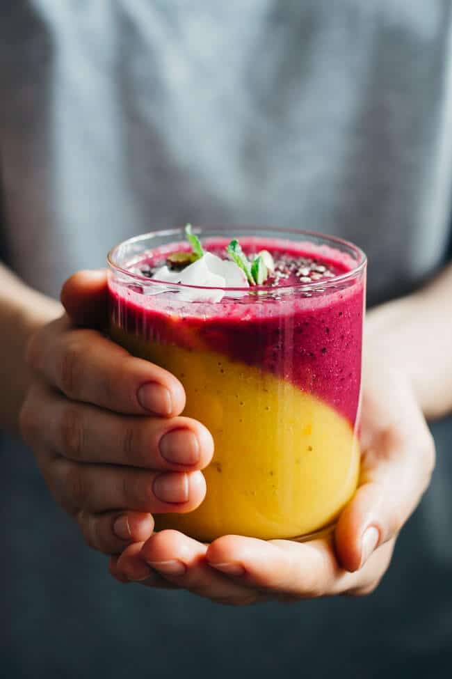Immunity-Boosting Smoothie - 2 layers of nutritious yum, a perfect blend of mango, persimmon, coconut, beet and berries to support your natural defense against winter flu #raw | TheAwesomeGreen.com