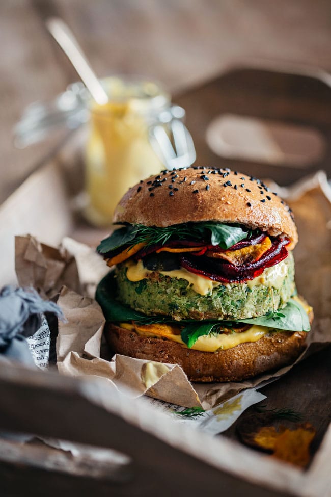 Brilliant Green Vegan Burger, a recipe by Jamie Oliver and Ellie Goulding | TheAwesomeGreen.com