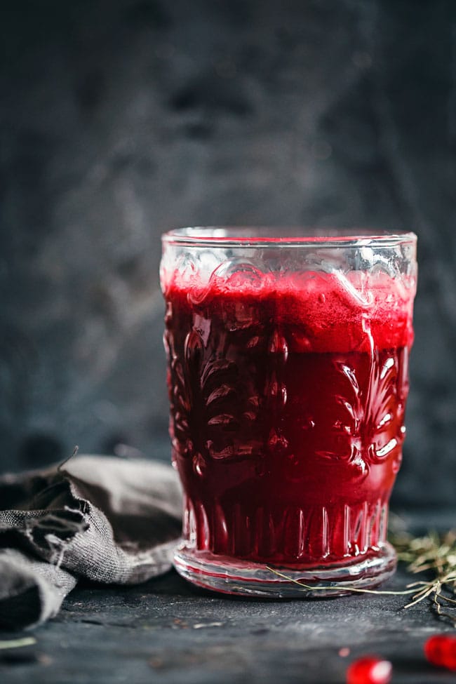 Ruby detox elixir with ginger, beet and purifying tea #detox #cleanse | TheAwesomeGreen.com