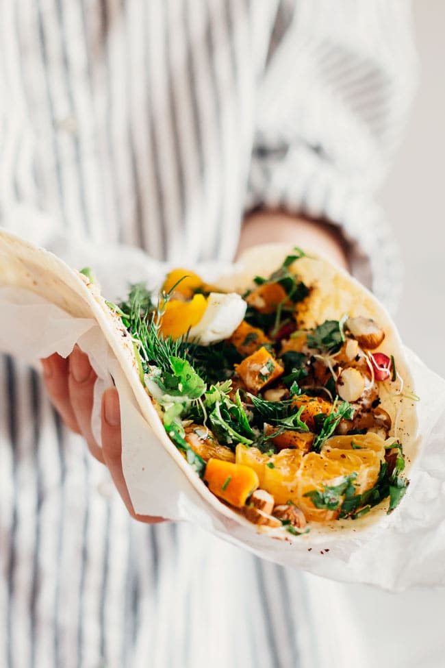 Healthy lunch wrap with roasted sweet potatoes, egg, avocado and tahini sauce #wrap #lunch | TheAwesomeGreen.com