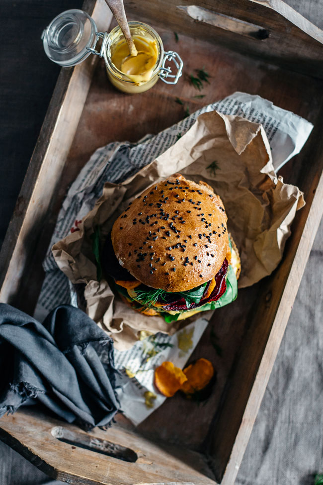 Ellie Goulding and Jamie Oliver's green vegan burger recipe with spicy vegan mayo | TheAwesomeGreen.com