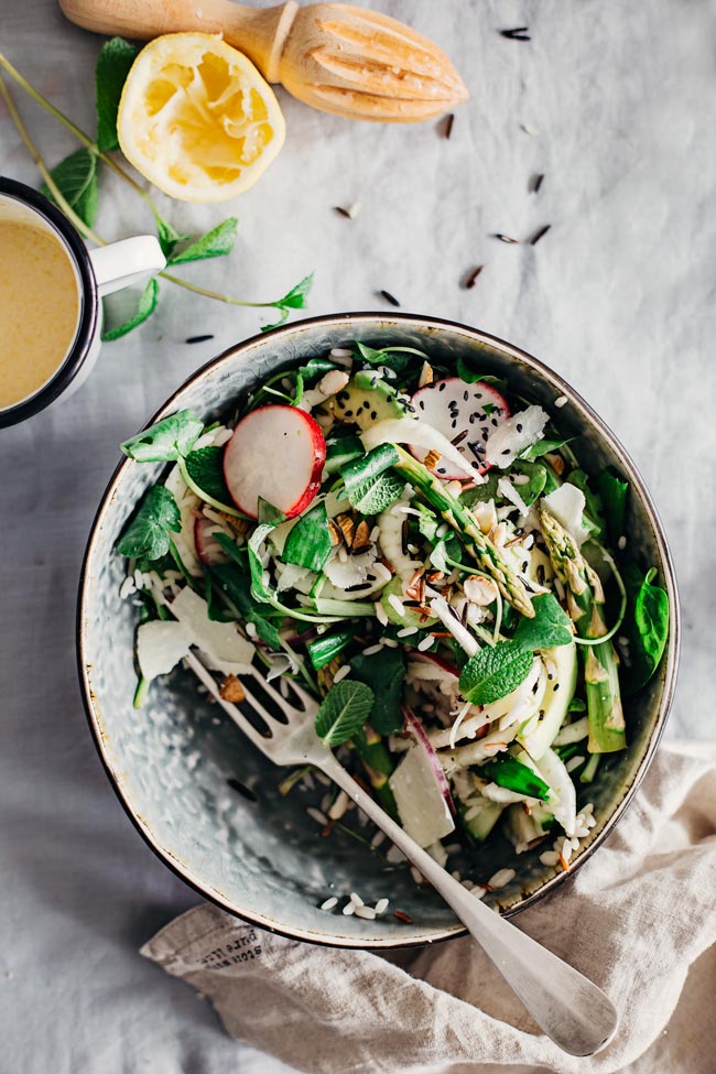Spring Gratitude Salad with asparagus, mint, fresh greens and wild rice #healthy #detox #spring | TheAwesomeGreen.com