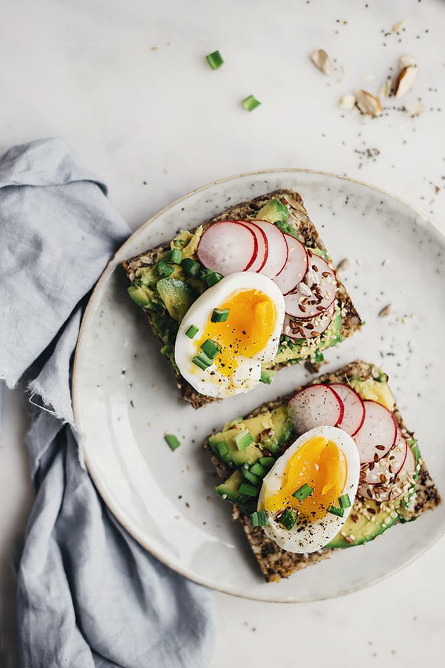 The healthiest spring sandwich, with avocado and egg on top of a super-seed bread - fiber, protein and minerals in one bite #vegetarian | TheAwesomeGreen.com