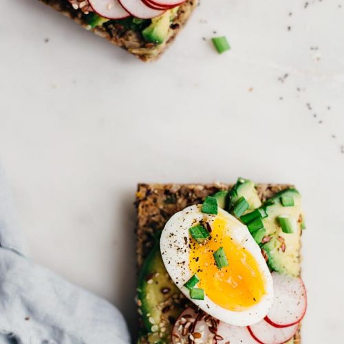 Avocado and Egg Sandwich with Super Seed Bread | The Awesome Green