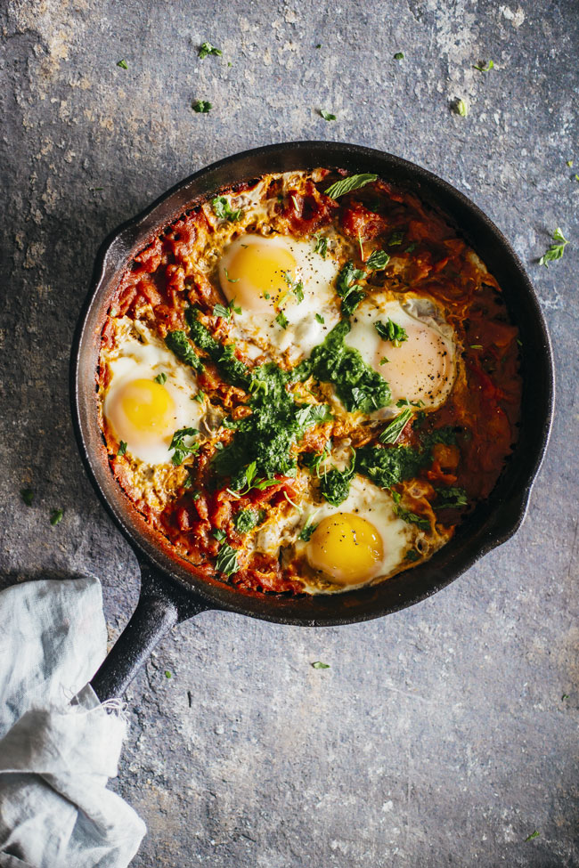 Shakshuka with Zhoug, a spicy green sauce made with aromatic herbs, originated from Yemen #breakfast #vegetarian | TheAwesomeGreen.com