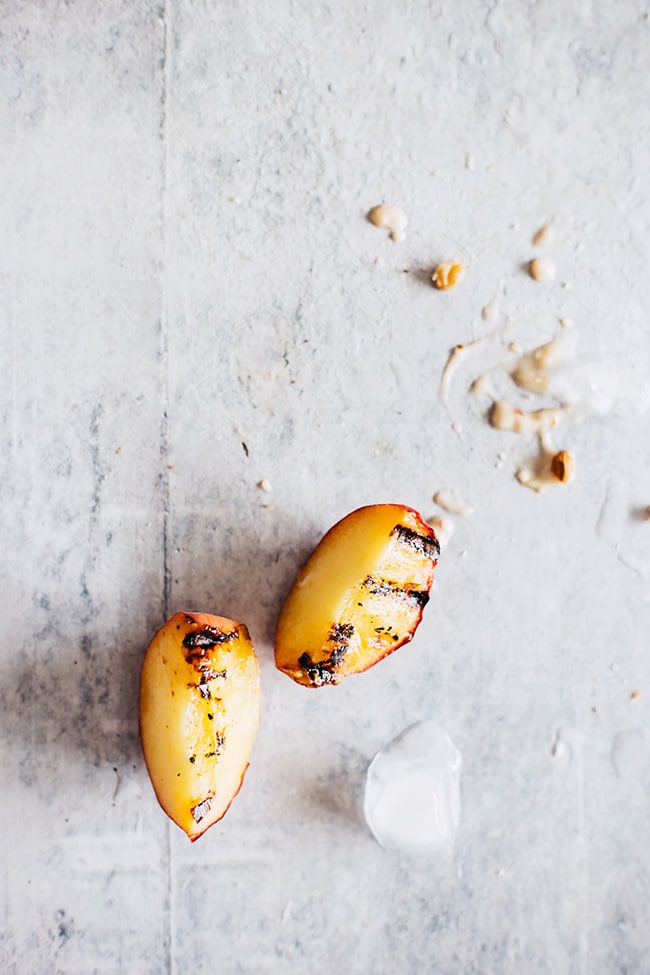 Grilled Peaches Ice Cream #vegan | TheAwesomeGreen.com