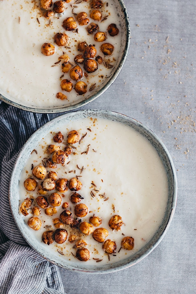Creamy cauliflower soup with mustard roasted chickpeas #vegan #fall | TheAwesomeGreen.com