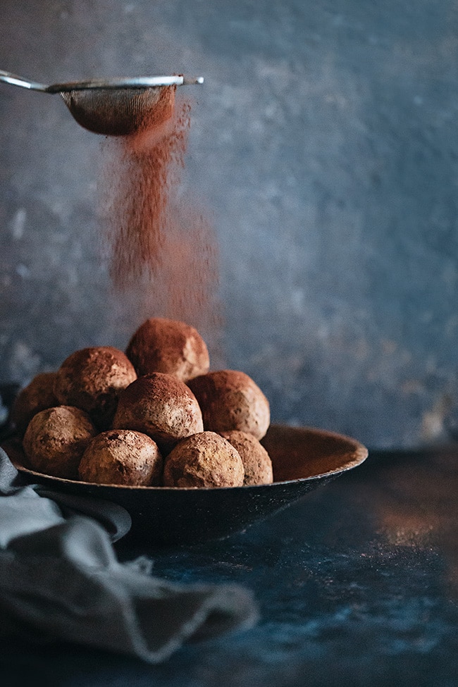 Chai-infused fine chocolate truffles {vegan} |TheAwesomeGreen.com