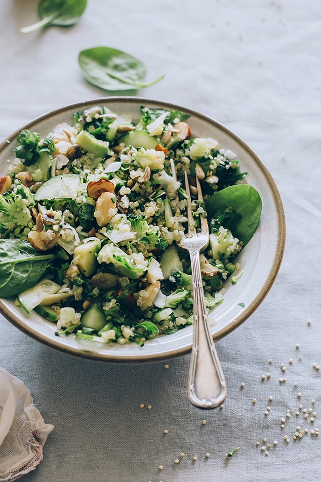 Chlorophyll loaded quinoa salad #vegan #detox #springrecipe | TheAwesomeGreen.com