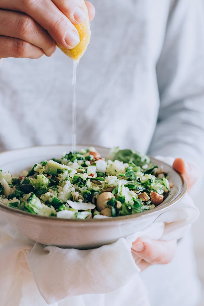 Very green quinoa salad for gentle detox #vegan | TheAwesomeGreen.com