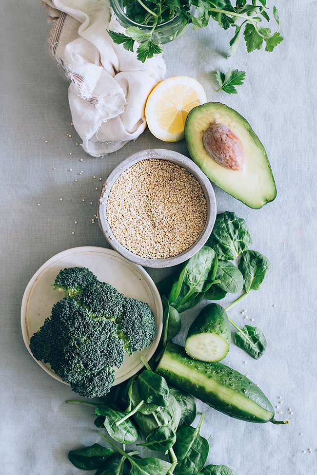 Green quinoa salad for spring detox #vegan |TheAwesomeGreen.com