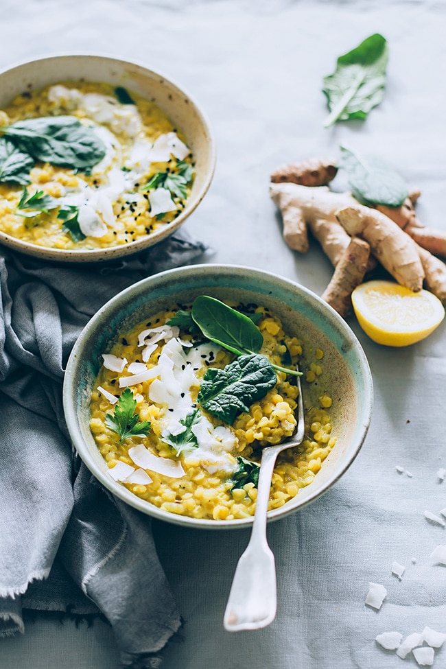 Red Lentils Curry with loads of turmeric and fresh spinach #healing #vegan | TheAwesomeGreen.com