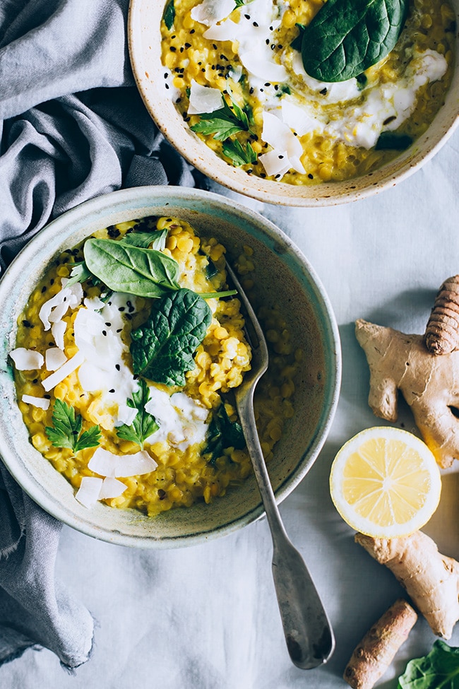 Healing Red Lentils Curry with loads of turmeric and spinach #vegan | TheAwesomeGreen.com