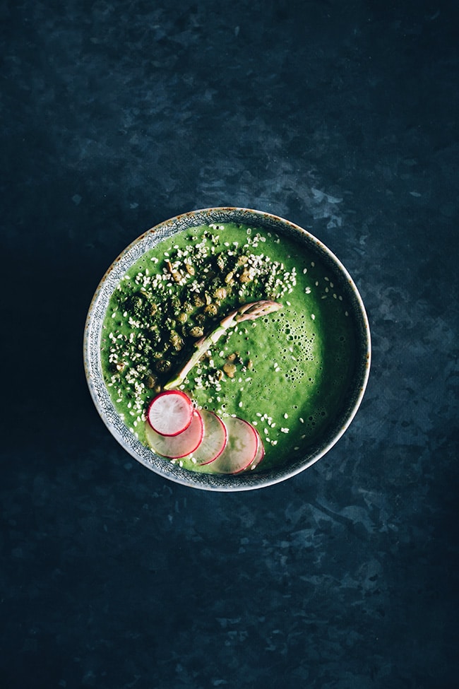 Green miso soup with asaparagus and wasabi roasted lentils #vegan #detox #spring | TheAwesomeGreen.com