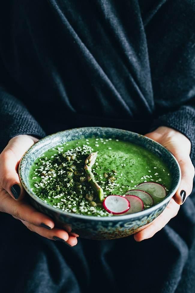 Miso green cream soup with wasabi roasted lentils #vegan #detox #spring | TheAwesomeGreen.com