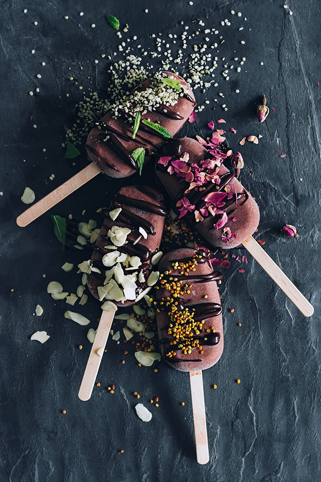 Easy non-dairy chocolate ice cream with funky toppings #vegan | TheAwesomeGreen.com