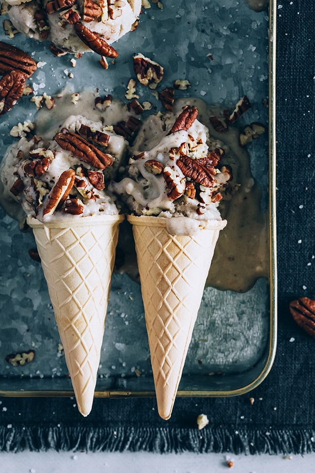Coconut milk ice-cream with salted pecans #vegan | TheAwesomeGreen.com