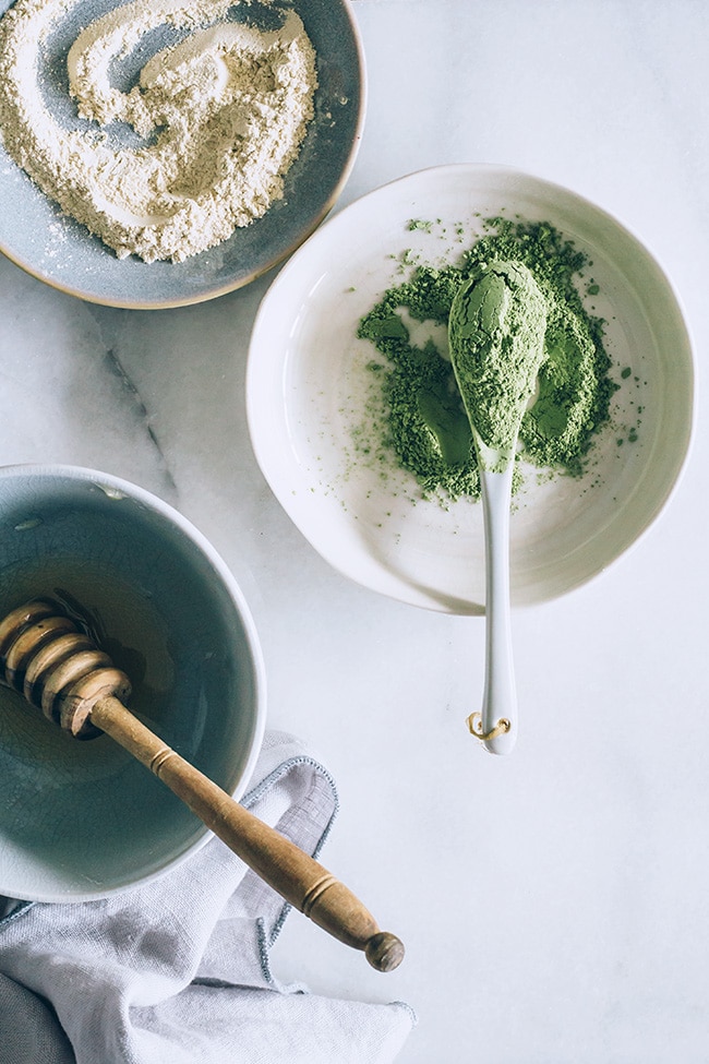 Matcha powder and maca root, the ingredients of a healthy, all-natural energy drink | TheAwesomeGreen.com