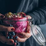 Super healthy overnight oats with coconut milk and fresh beet juice #vegan #detox | TheAwesomeGreen.com