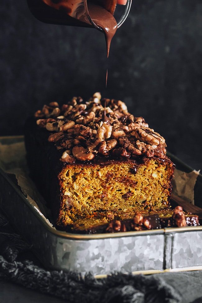 Vegan pumpkin bread with dark chocolate and walnuts #glutenfree #fall #halloween | TheAwesomeGreen.com