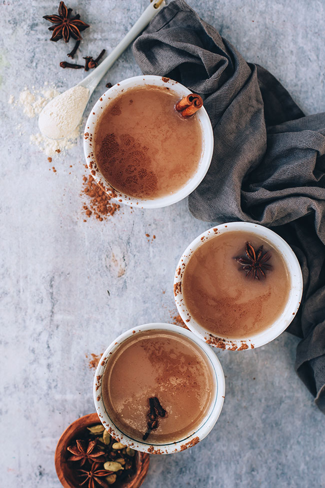 Caffein-free chai latte for stress relief, with adaptogenic herbs #adaptogens #caffeinefree #foodphotography #foodstyling #chailatte #hormonebalance | TheAwesomeGreen.com