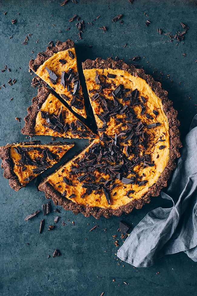 Vegan sweet potato pie, with walnut crust and chocolate chunks #chocolate #thanksgiving #fall #winter #foodstyling #foodphotography | TheAwesomeGreen.com