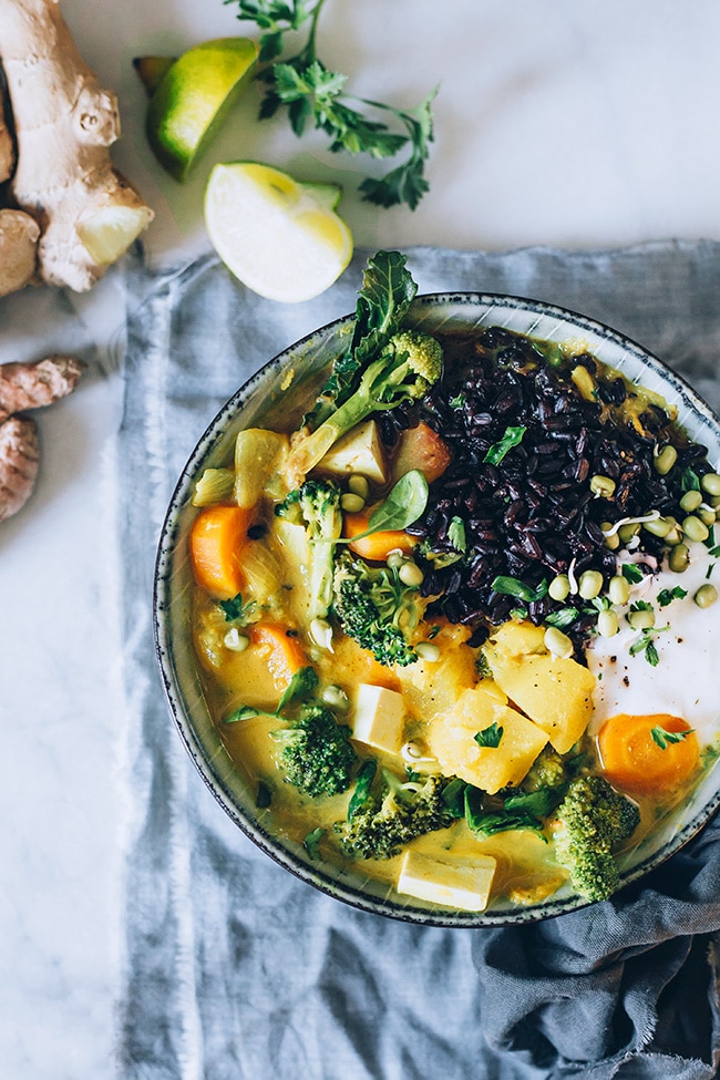 Thai Curry with broccoli and black rice #vegan #detox | TheAwesomegreen.com