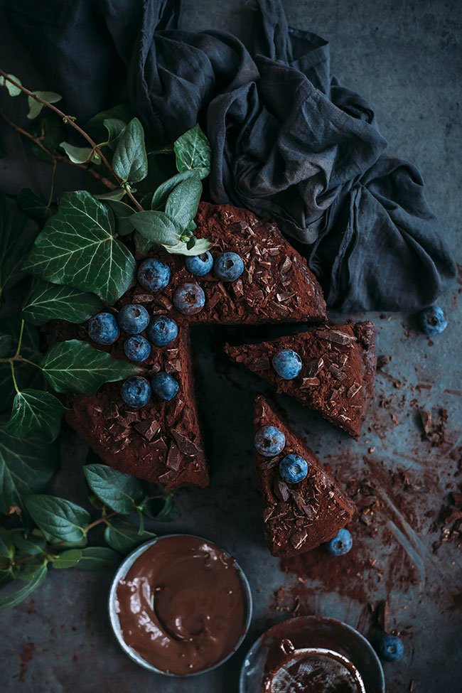 No fail vegan chocolate cake #vegan #chocolate #chocolatecake #dessert #easy #foodstyling #foodphotography | TheAwesomeGreen.com