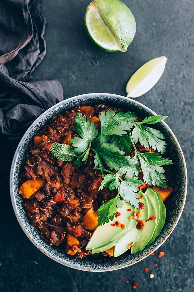 Black bean and sweet potato child with cacao and avocado #vegan #chili #comfort #stew #sweetpotato | TheAwesomeGreen.com