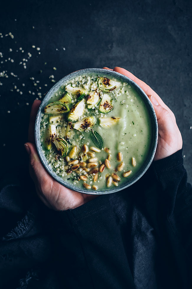 Brussels Spruts Detox Soup #detox #soup #vegan | TheAwesomeGreen.com