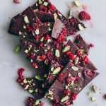 3 Ingredient vegan chocolate bark #vegan #chocolate | TheAwesomeGreen.com