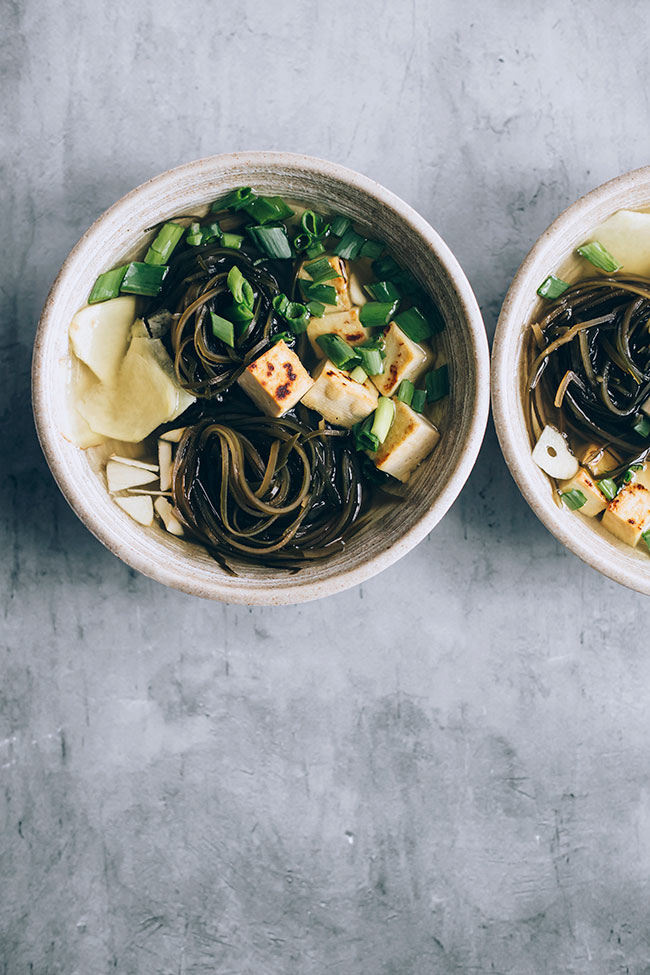 Seaweed soup with ginger and tofu #vegan #hormonebalance #healthy #detox #seaweed | TheAwesomeGreen.com