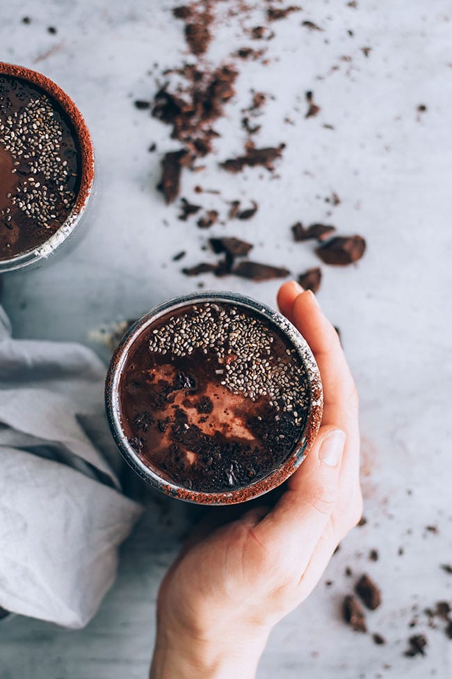 Delicious and #vegan hot chocolate with maca powder #energydrink #hormonebalance #vegan #hotchocolate | TheAwesomeGreen.com