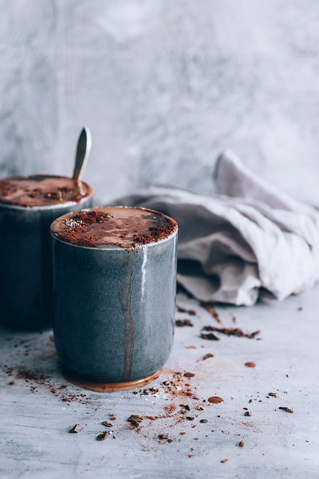 Creamy hot chocolate with chia and maca powder #energydrink #hormonebalance #vegan #hotchocolate | TheAwesomeGreen.comV