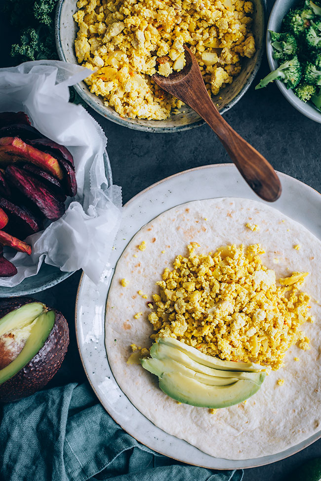 Vegan breakfast burrito with tofu and roasted veggies #vegan #burrito #vegetarian #breakfast | TheAwesomeGreen.com