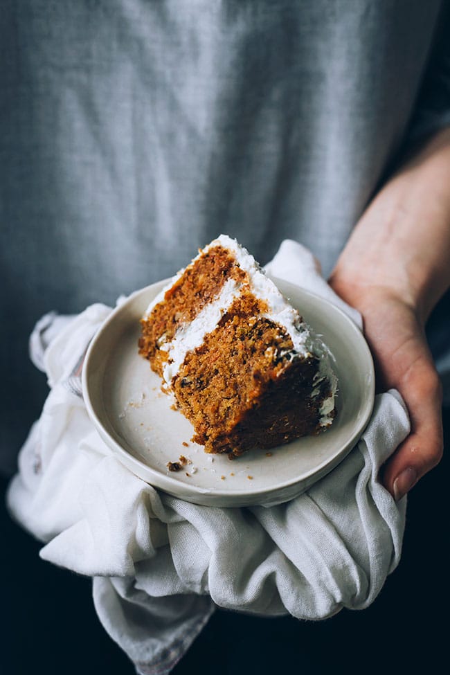 Vegan carrot cake, the easiest way #vegan #carrotcake #valentines #foodstyling #foodphotography #dessert | TheAwesomeGreen.com