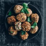Vegetarian meatballs, the easy way #meatballs #vegetarian #healthy #foodstyling #foodphotography | TheAwesomeGreen.com