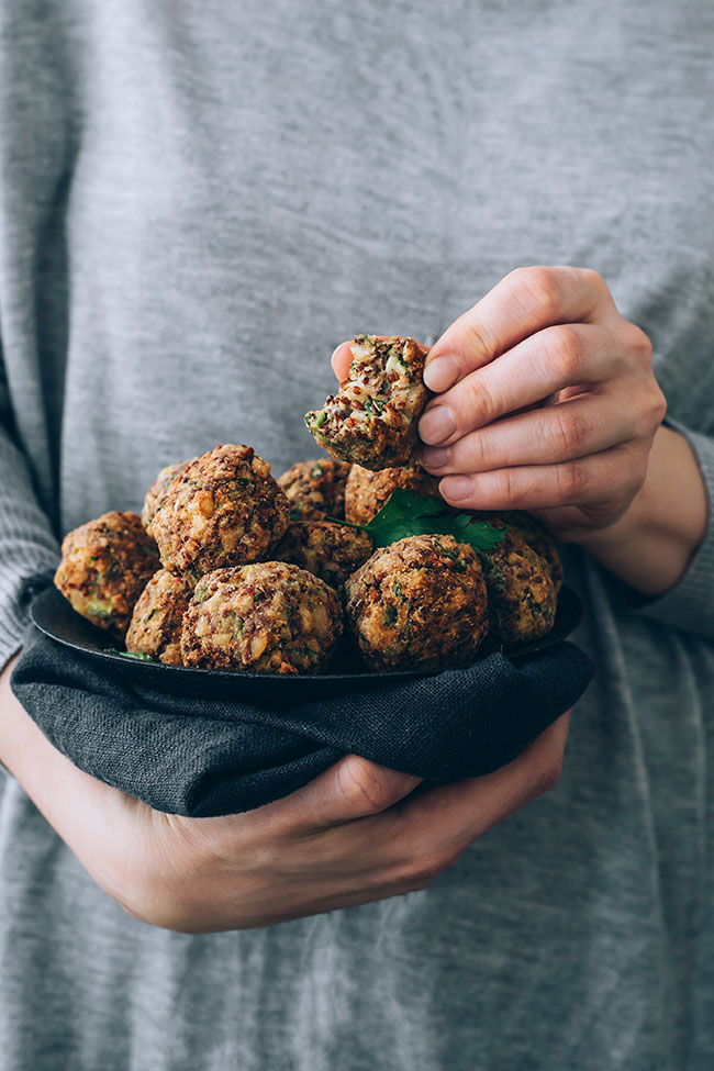 Vegetarian meatballs with chickpeas, quinoa and Mediterranean herbs #meatballs #vegetarian #healthy #foodstyling #foodphotography | TheAwesomeGreen.com