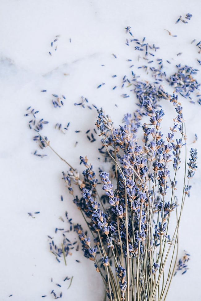 Essential oils for a better sleep #essentialoils #sleep #lavenderoil #wellness | TheAwesomeGreen.com