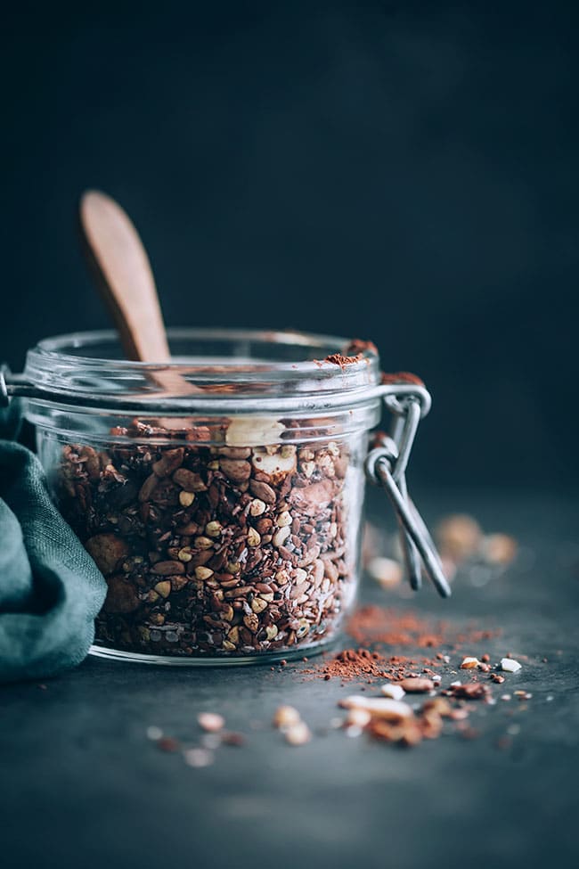 Gluten-free granola with seeds, nuts and buckwheat #glutenfree #breakfast #detox #hormonebalance | TheAwesomeGreen.com