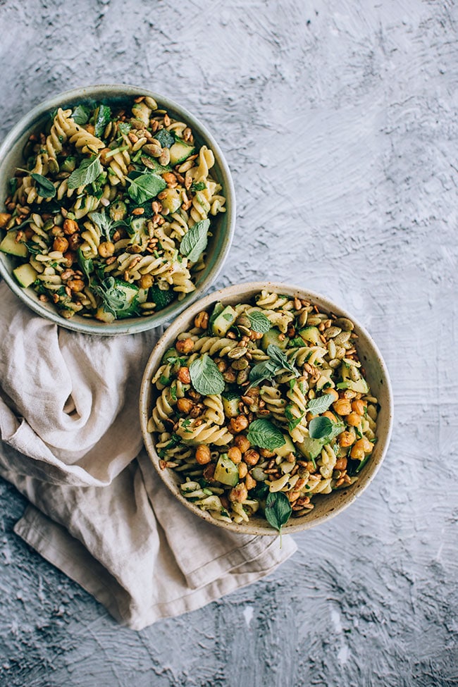 Very green vegan pasta salad with pesto, roasted chickpeas and aromatic herbs #vegan #salad #pasta #chickpeas | TheAwesomeGreen.com