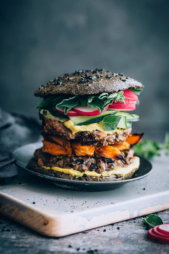Black bean quinoa veggie burger with black bun #activatedcharcoal #vegetarian #veggieburger | TheAwesomeGreen.com