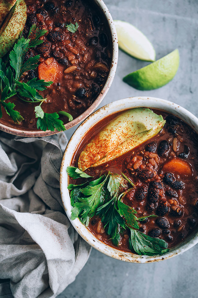 Very easy vegan black bean soup #vegan #soup | TheAwesomeGreen.com