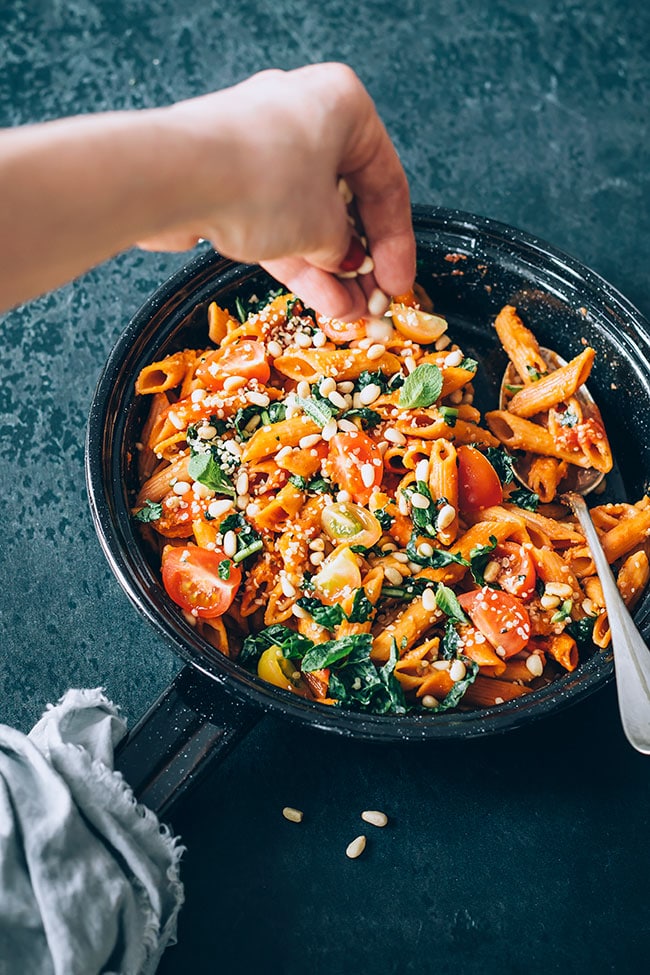 Lentil pasta with pine nuts and kale #vegan #pasta #glutenfree | TheAwesomeGreen.com