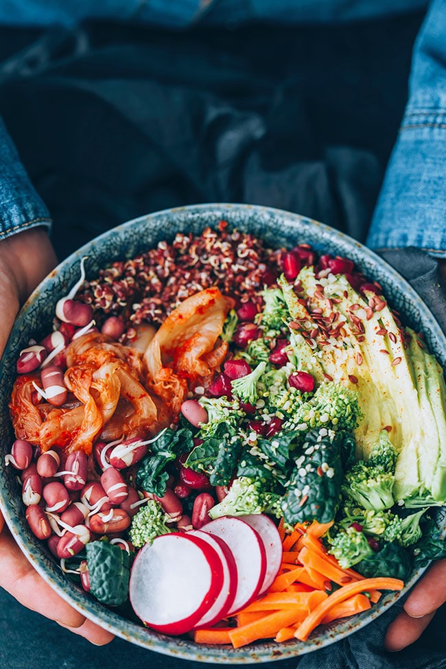 Nourishing salad bowl #hormonebalance #healthy #detox #salad | TheAwesomeGreen.com