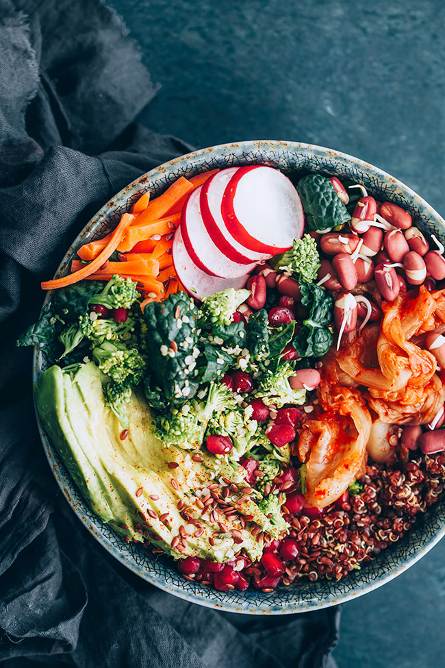 Superfood salad with hormone balancing ingredients: quinoa, sprouted adzuki, kimchi, pomegranate and kale #hormonebalance #detox #adzuki #sprouted #salad | TheAwesomeGreen.com